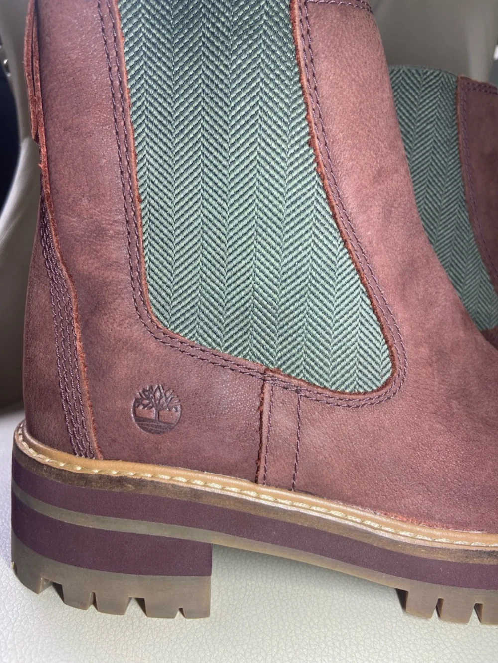 Timberland Burgundy Suede Chelsea Lug Ankle Boots, size:6.5 - Picture 3 of 11